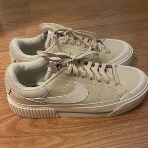 Nike court legacy lift